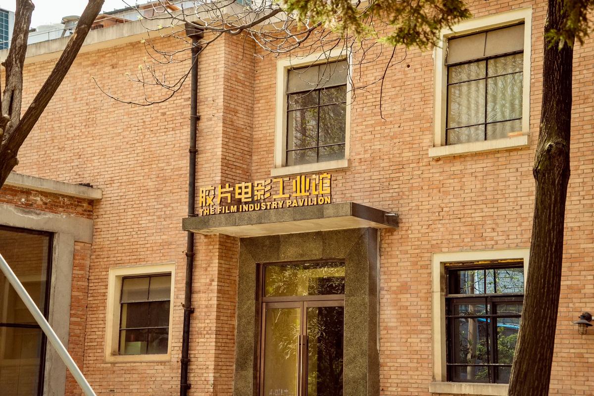 秋霞手机视频影院的相关介绍