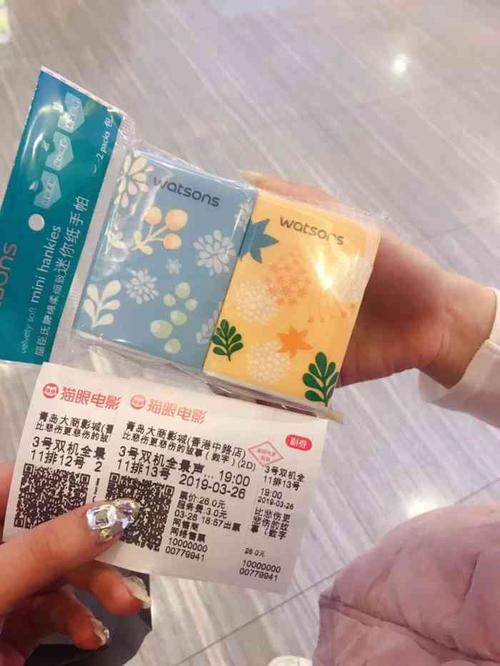 一边亲,一边舔的相关介绍