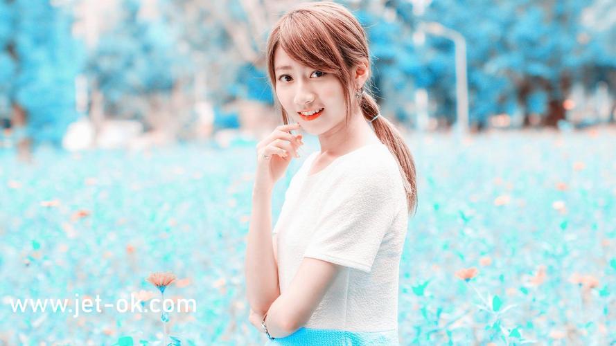 尤物丰满老师大尺度喷血写真的相关介绍