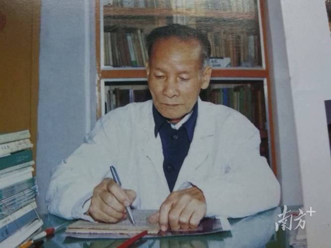 18摸app免费下载的相关介绍