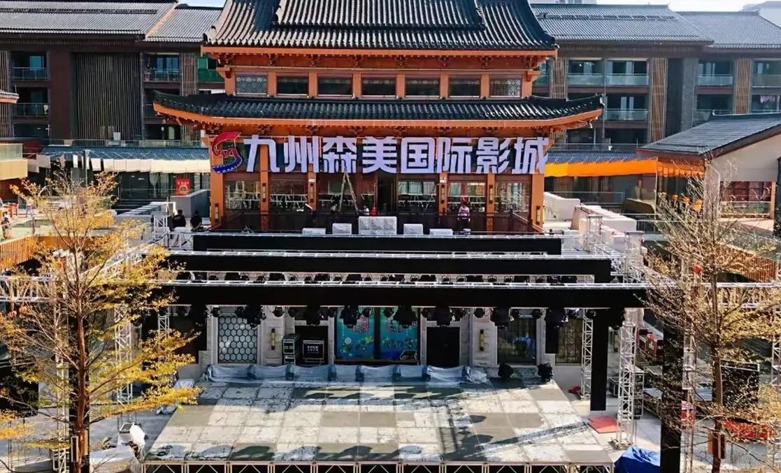 一边吃着一边摸一边桶一边叫床的相关介绍
