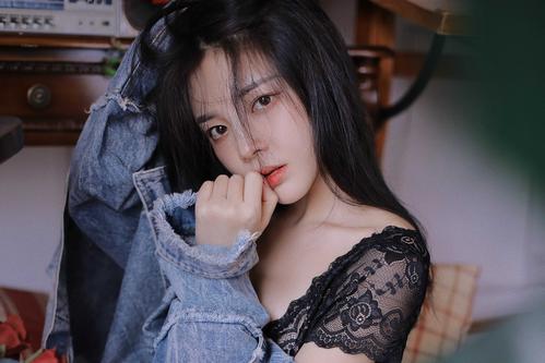 女性下面流黄色分泌物的相关介绍