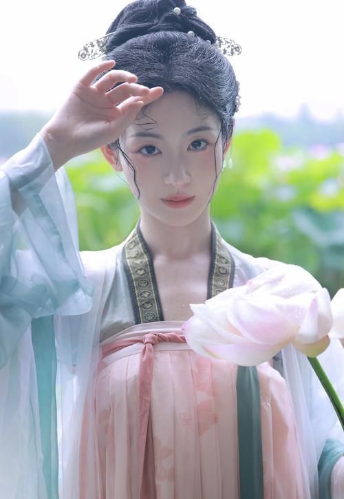 白嫩的人妻作者不详的相关介绍