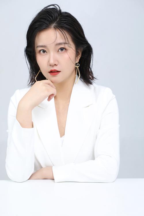 一边摸下边一边亲上面的相关介绍
