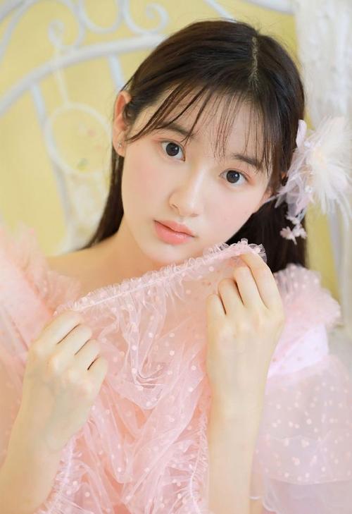 成贤娥早期大尺度写真的相关介绍