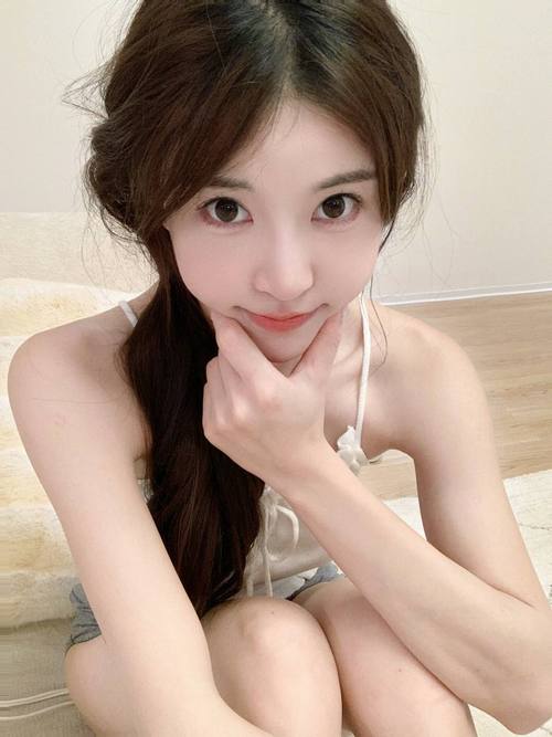 筱崎爱的大尺度写真的相关介绍