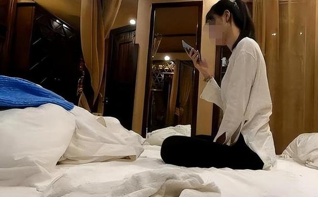 一边摸一边看的相关介绍