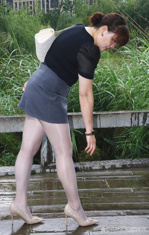 黑丝久久av的相关介绍