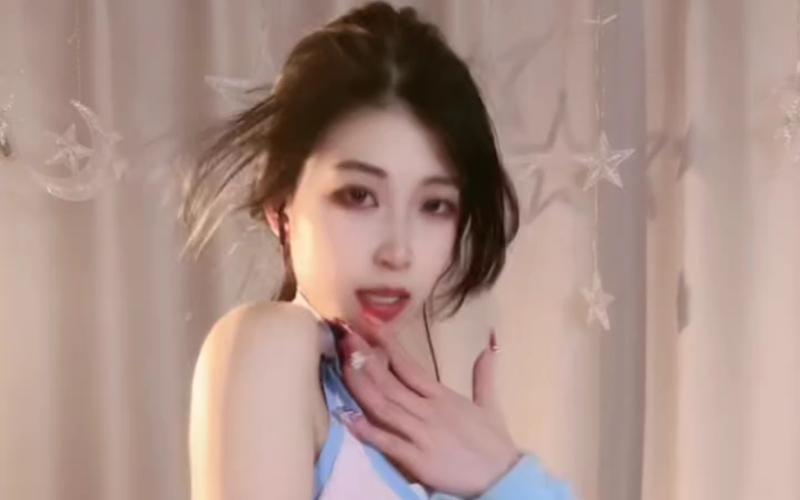 淫片美女av的相关介绍