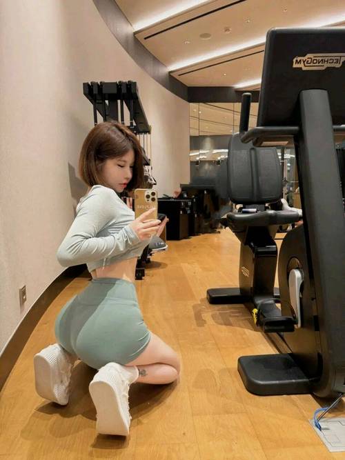 骑操美女老师的相关介绍