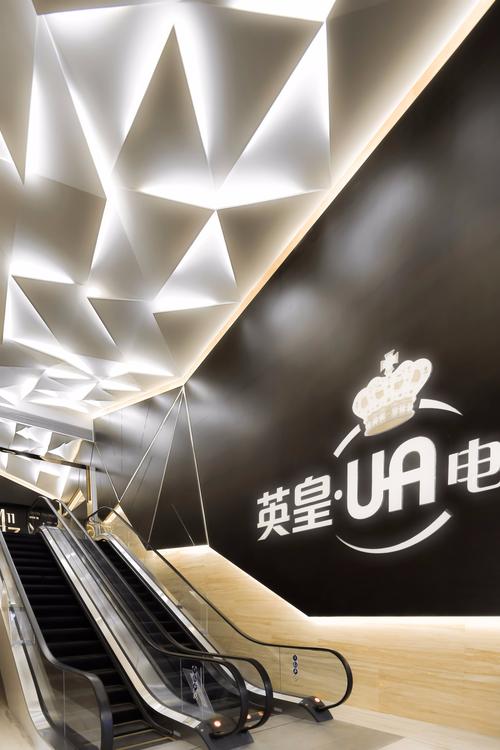 一边亲一边摸一边脱一边的相关介绍