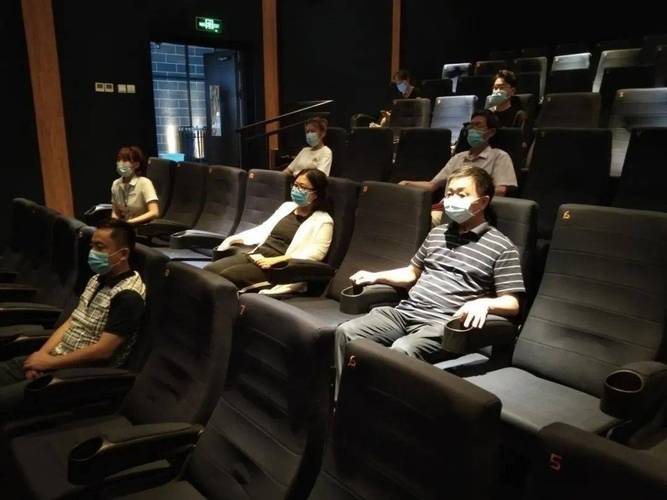 在电影院被男朋友弄湿的相关介绍