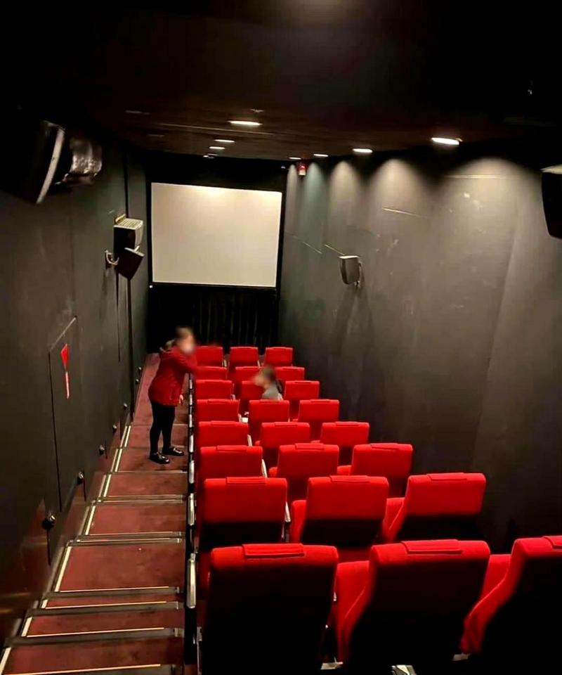 大地影院今日热映片单推荐：2025年最新上映电影排期 + 实时热门影片购票 + 附近影院场次查询