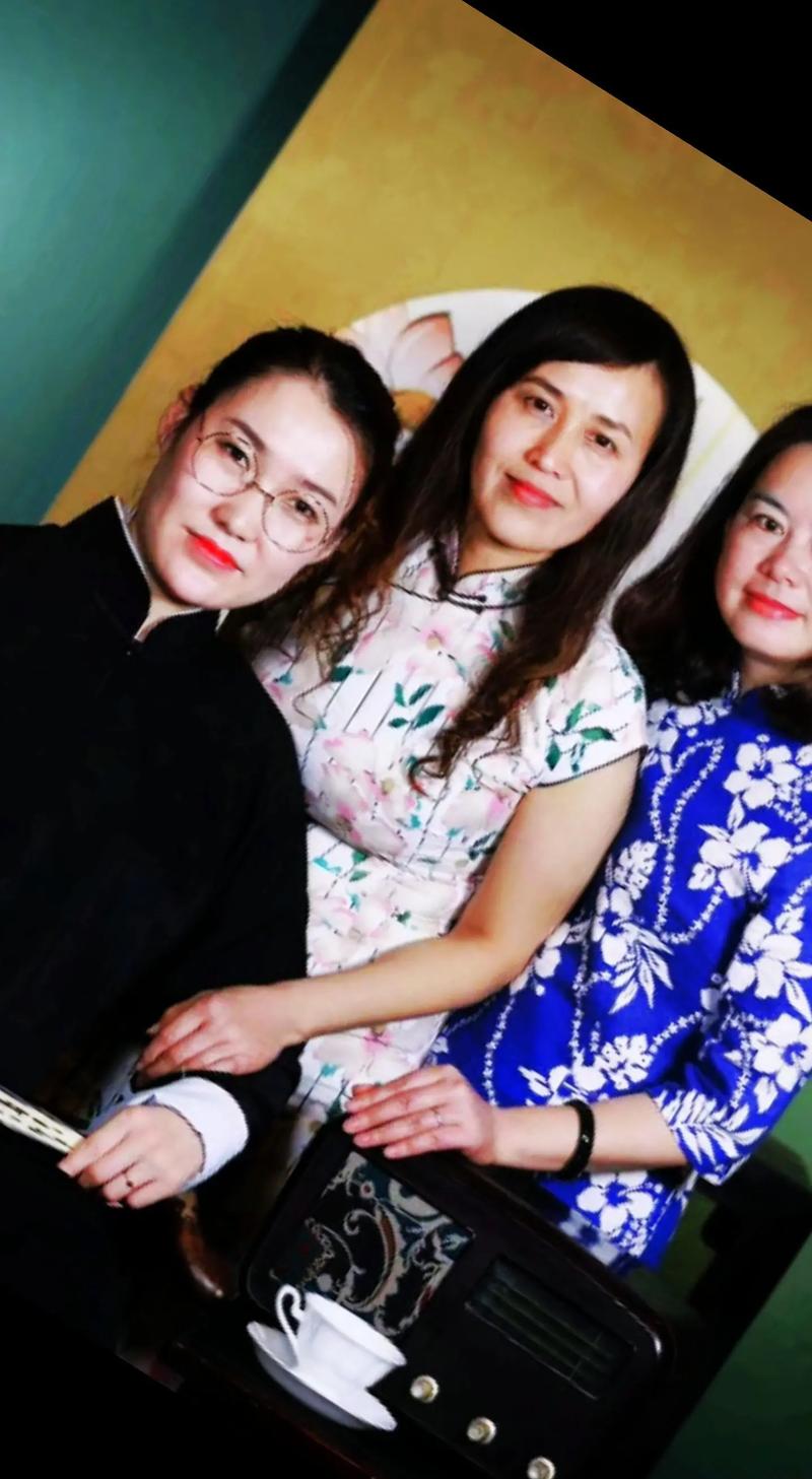 欧美18美女zooz的相关介绍