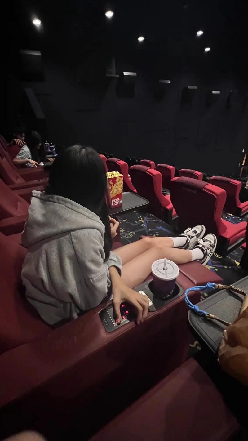 隔壁新搬来的女邻居av的相关介绍