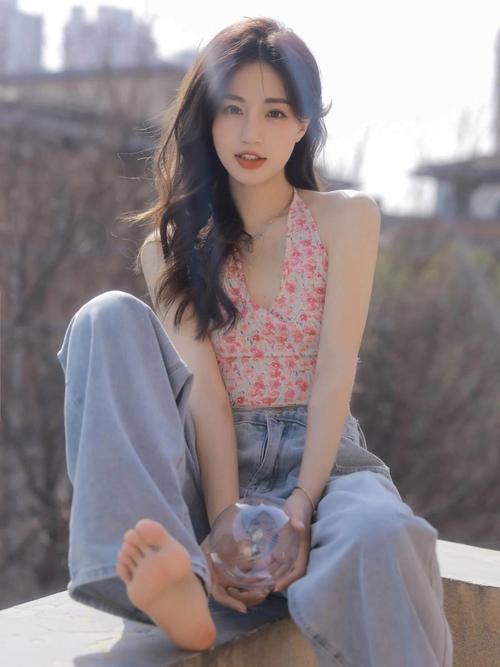 18岁姑娘黄色片的相关介绍