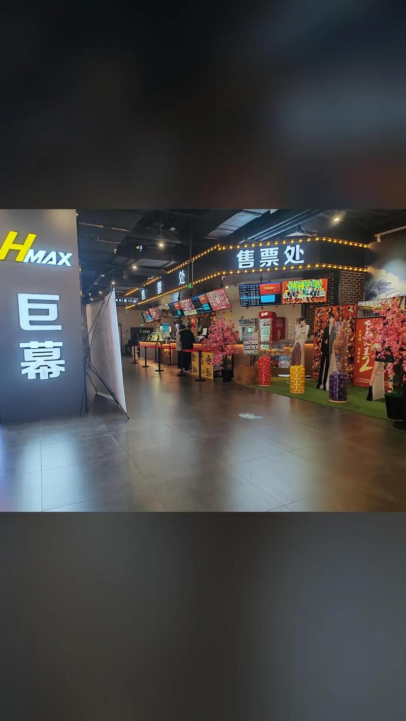 免费看成年人美女的相关介绍